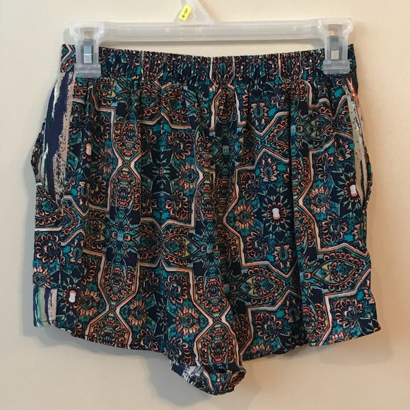 🌸Patterned Ruffled Dress Shorts🌸 - Picture 3 of 3